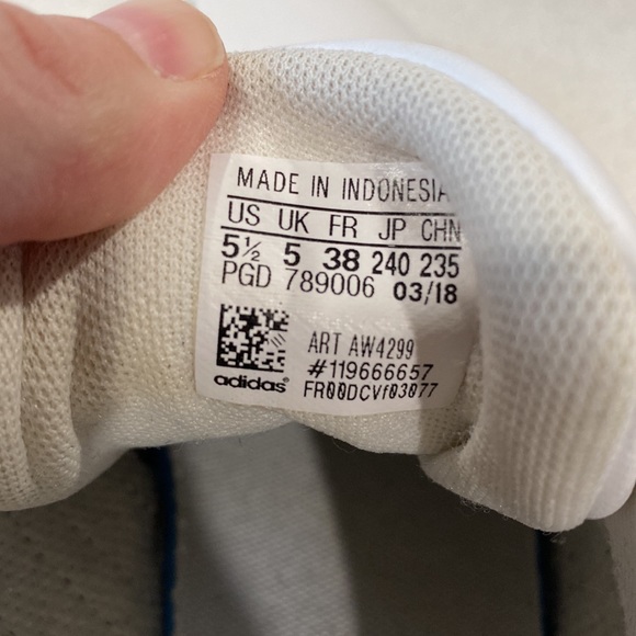 Boys Adidas Casual Tennis Shoes - Picture 5 of 5